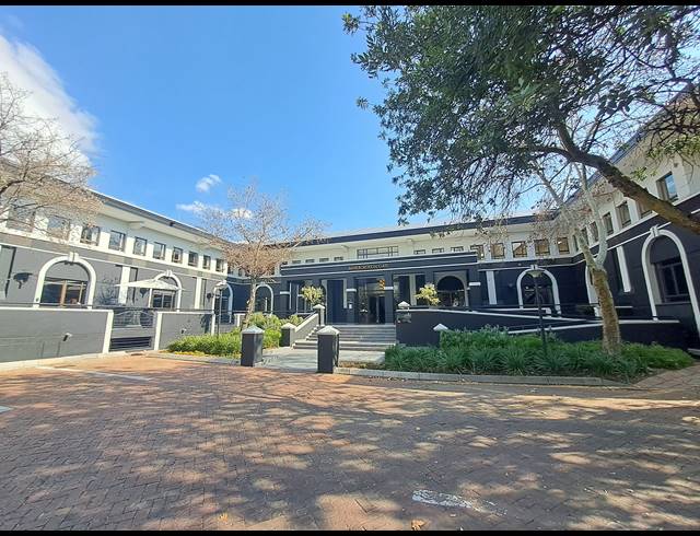 423M² OFFICE TO LET IN HYDE PARK